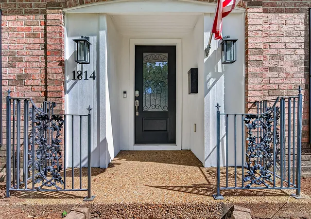 Photo 2 of Sale Pending at 1814 Antigua Ln, Houston, TX 77058 | MLS# 97906362 | Listing updated on 2026-09-16