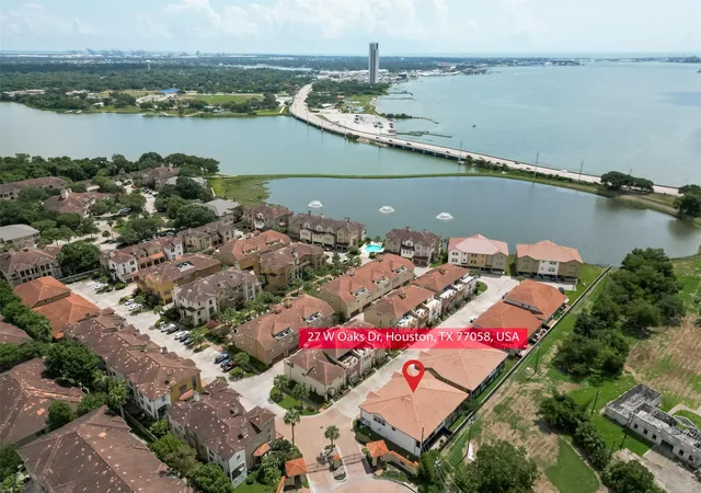 3rd image of 27 W Oaks Dr, Houston, TX 77058 | MLS# 87602626