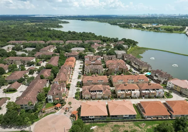 5th image of 27 W Oaks Dr, Houston, TX 77058 | MLS# 87602626