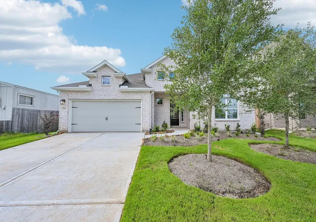 Photo 3 of Single family home for sale at 31726 Fern Grv Rd, Fulshear, TX 77423 | MLS# 15760853 | Listing updated on 2026-08-31