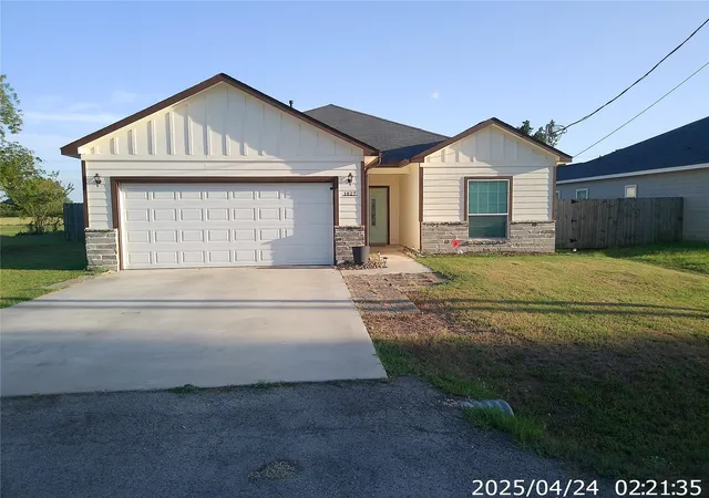 1st image of 1027 Wallace St, Columbus, TX 78934 | MLS# 56125776