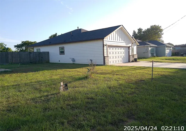 2nd image of 1027 Wallace St, Columbus, TX 78934 | MLS# 56125776