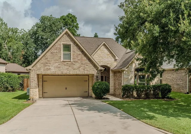 2nd image of 104 Lakeside Dr, Montgomery, TX 77356 | MLS# 26123985