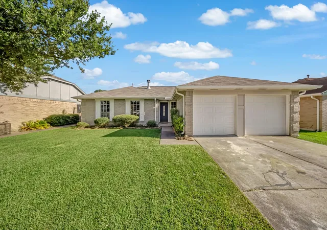 2nd image of 10836 Mesquite Dr, La Porte, TX 77571 | MLS# 28422516