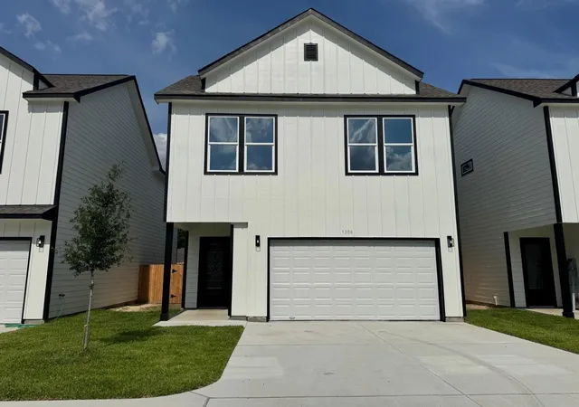 Photo 1 of Single family home for sale at 1306 Duff Ln, Houston, TX 77022 | MLS# 75341202 | Listing updated on 2026-09-16
