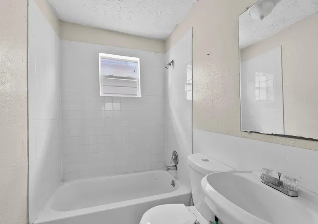 Photo 4 of Sale Pending at 3502 Europa St, Houston, TX 77022 | MLS# 44579566 | Listing updated on 2026-09-23