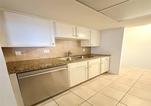 Photo 4 of Condo for sale at 14555 Wunderlich Dr #2001, Houston, TX 77069 | MLS# 92032760 | Listing updated on 2026-09-17