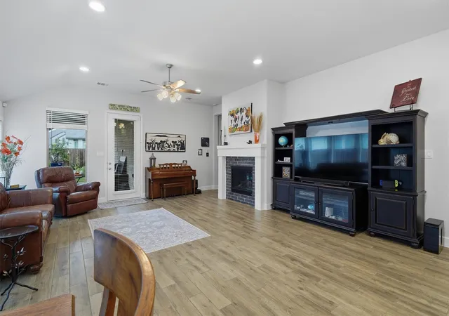 3rd image of 5815 Pink Coral Ln, Manvel, TX 77578 | MLS# 15100987