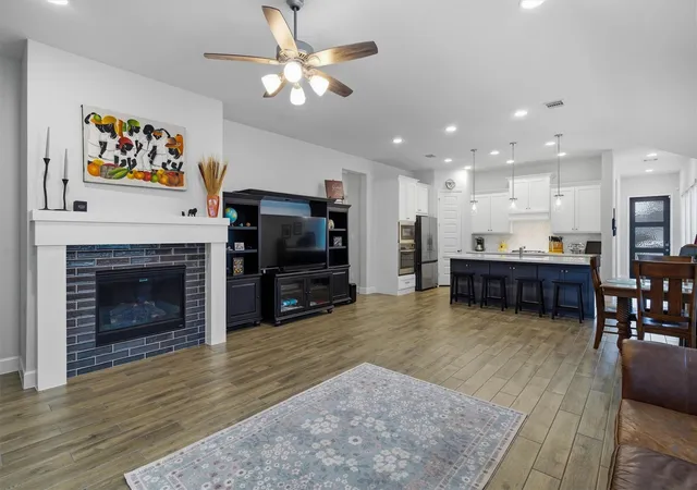 5th image of 5815 Pink Coral Ln, Manvel, TX 77578 | MLS# 15100987