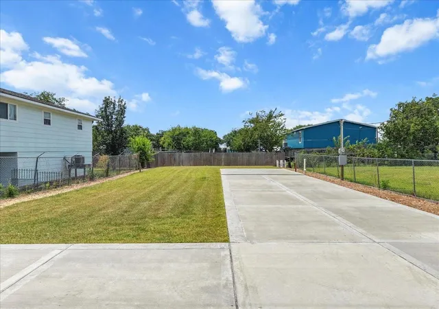 3rd image of 1040 Star Dr, Dickinson, TX 77539 | MLS# 5900892
