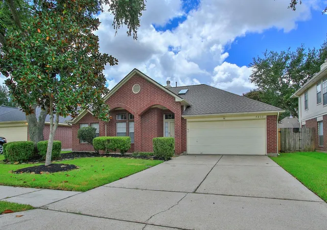 1st image of 5013 Parkcrest Dr, La Porte, TX 77571 | MLS# 74463751