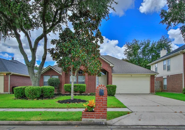 2nd image of 5013 Parkcrest Dr, La Porte, TX 77571 | MLS# 74463751