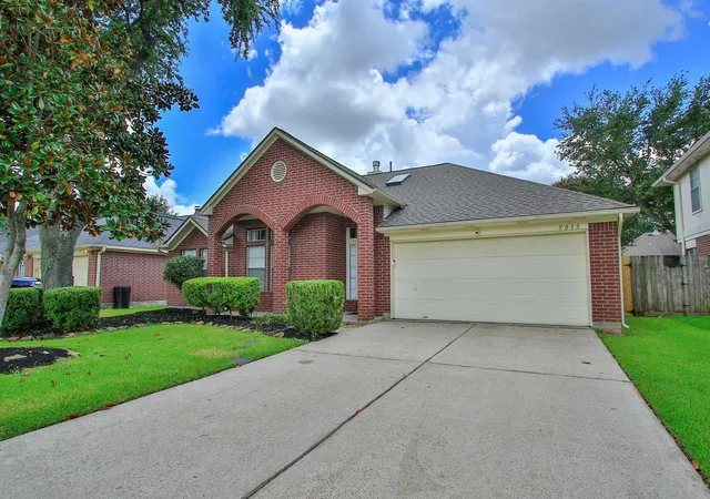 4th image of 5013 Parkcrest Dr, La Porte, TX 77571 | MLS# 74463751