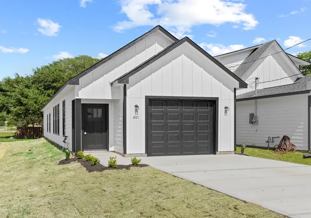 2nd image of 201 S 2nd St, Beasley, TX 77417 | MLS# 66015391