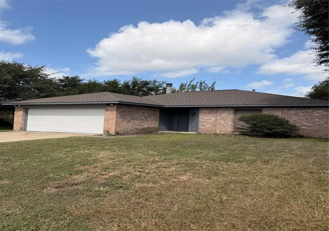 Photo 2 of Single family home for sale at 8010 Western Trl Dr, Houston, TX 77040 | MLS# 61626955 | Listing updated on 2026-08-15