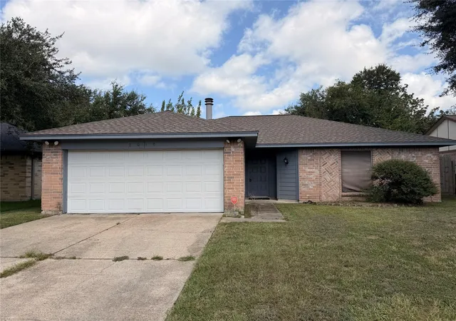 Photo 3 of Single family home for sale at 8010 Western Trl Dr, Houston, TX 77040 | MLS# 61626955 | Listing updated on 2026-08-15