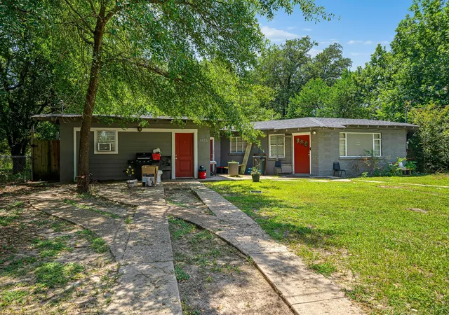 1st image of 1415 20 1/2 St, Huntsville, TX 77340 | MLS# 91238843