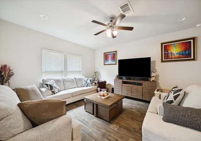 Photo 3 of Single family home for sale at 592 Road 5138, Cleveland, TX 77327 | MLS# 44023328 | Listing updated on 2026-10-08