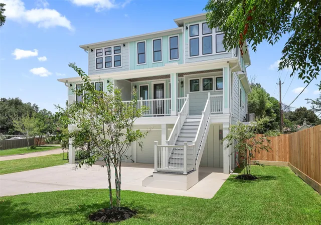 Photo 3 of Single family home for sale at 100 Cedar Ln, Seabrook, TX 77586 | MLS# 45170024 | Listing updated on 2026-09-10