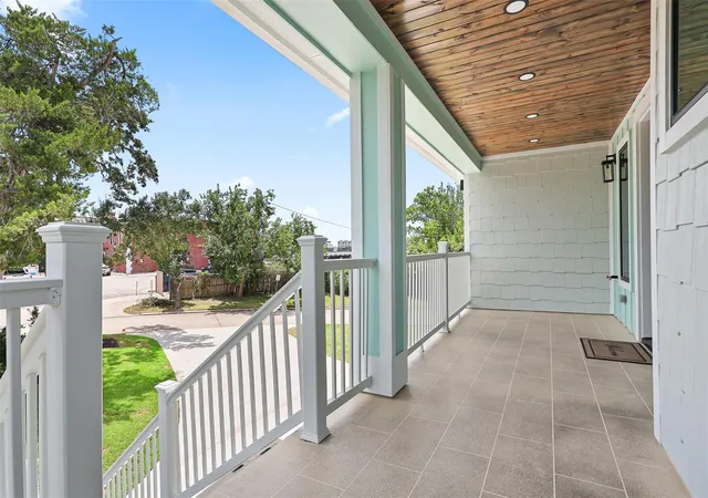 Photo 4 of Single family home for sale at 100 Cedar Ln, Seabrook, TX 77586 | MLS# 45170024 | Listing updated on 2026-09-10