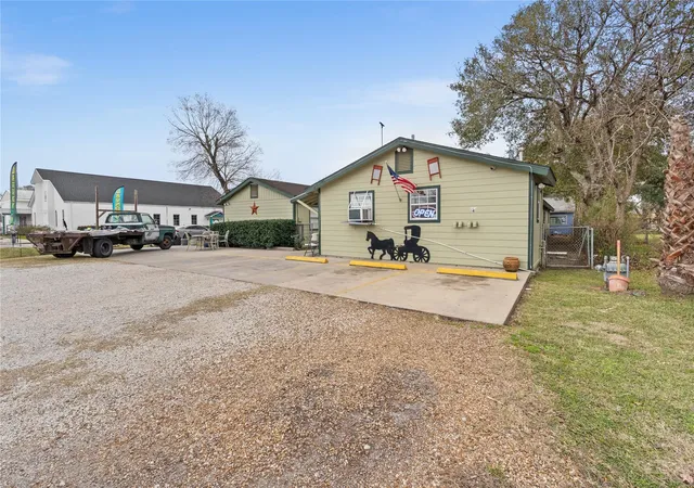 16th image of 2200 Peach Ave, Bay City, TX 77414 | MLS# 29114931