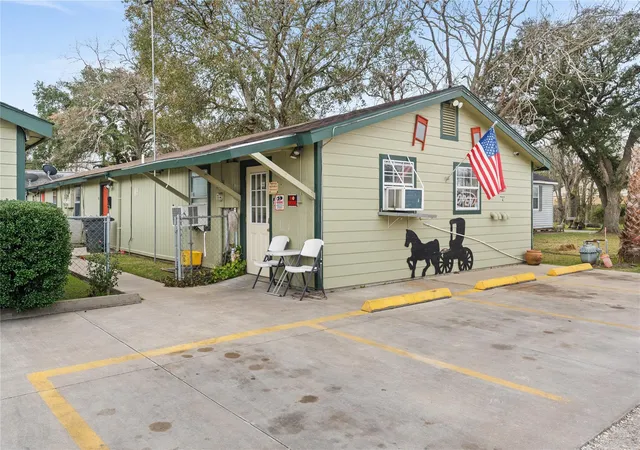 2nd image of 2200 Peach Ave, Bay City, TX 77414 | MLS# 29114931