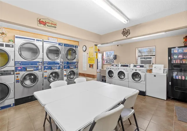 Listing Photo 4 - Condo for sale in building located at 2200 Peach Ave, Bay City, TX 77414