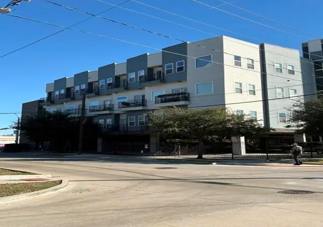 Photo 2 of Condo for sale at 1011 Studemont St #204, Houston, TX 77007 | MLS# 25516199 | Listing updated on 2026-08-10