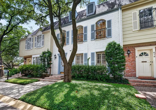 3rd image of 473 N Post Oak Ln, Houston, TX 77024