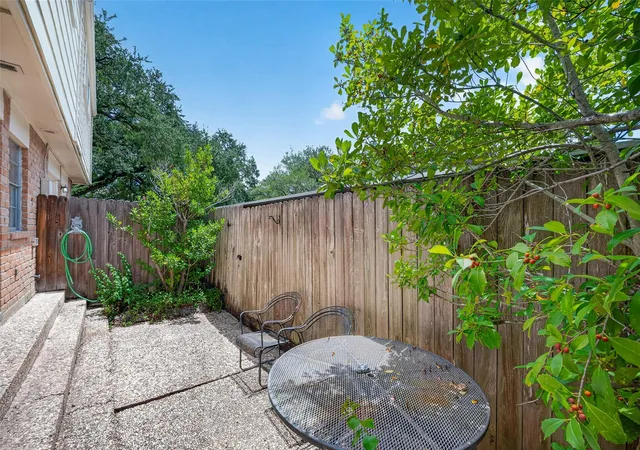 2nd image of 473 N Post Oak Ln, Houston, TX 77024