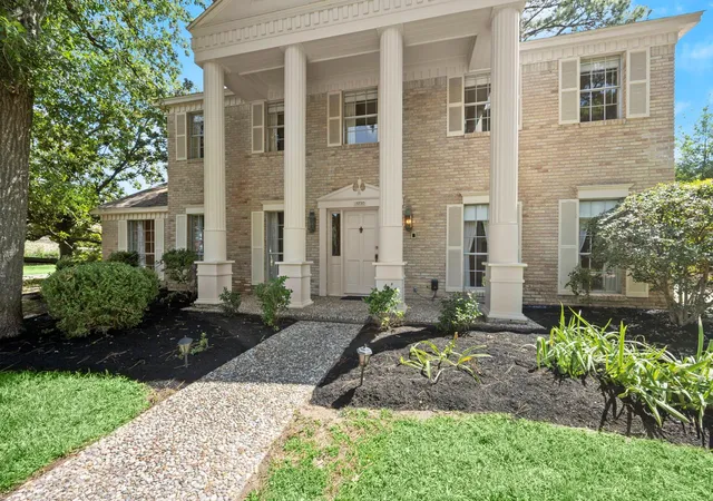 Photo 2 of Single family home for sale at 13730 Hambleton Cir, Houston, TX 77069 | MLS# 8814775 | Listing updated on 2026-09-13