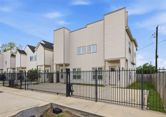 2nd image of 9320 Coffee St #A-B, Houston, TX 77033 | MLS# 71776906