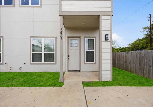 3rd image of 9320 Coffee St #A-B, Houston, TX 77033 | MLS# 71776906