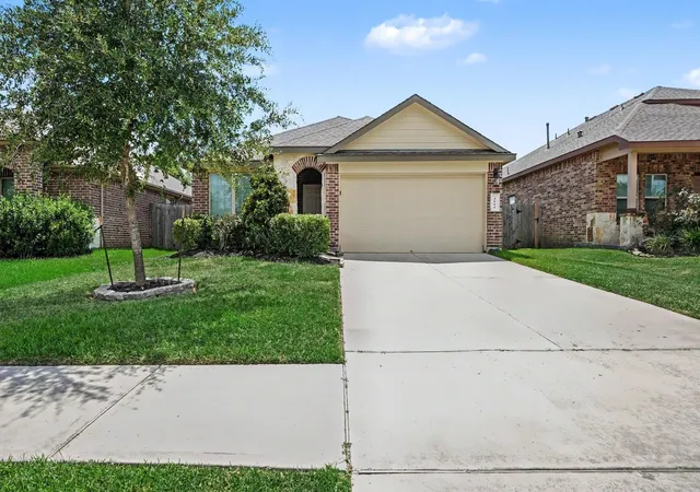 Photo 2 of Single family home for sale at 4014 Emperor Valley Ln, Baytown, TX 77521 | MLS# 31318086 | Listing updated on 2026-09-10