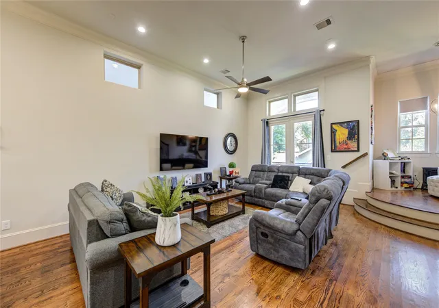 Photo 3 of Single family home for sale at 411 W 17th Street #B, Houston, TX 77008 | MLS# 74942434 | Listing updated on 2026-08-15