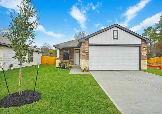 Photo 2 of Sale Pending at 11732 Whirlaway Dr, Willis, TX 77318 | MLS# 94450949 | Listing updated on 2026-10-08