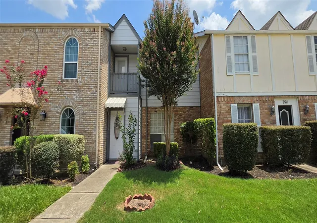 3rd image of 796 Thicket Ln, Houston, TX 77079 | MLS# 15504393