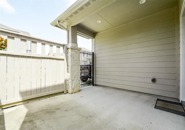 Photo 3 of Sale Pending at 3104 Leather Leaf Ln, Houston, TX 77080 | MLS# 10182912 | Listing updated on 2026-09-14