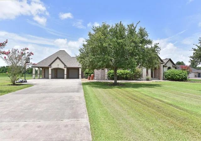 2nd image of 960 Cemetery Rd, Santa Fe, TX 77517 | MLS# 67474651