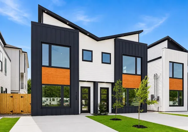 2nd image of 9104 Coffee St #A-B, Houston, TX 77033 | MLS# 78861033