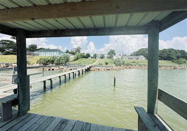 18th image of 8720 Ocean Dr, Beach City, TX 77523 | MLS# 54820459