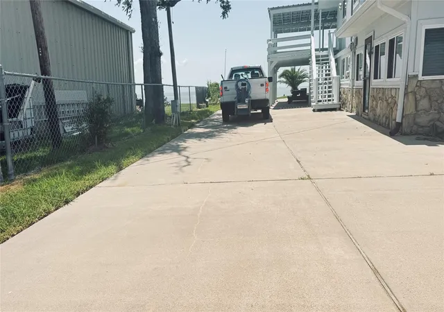 2nd image of 8720 Ocean Dr, Beach City, TX 77523 | MLS# 54820459
