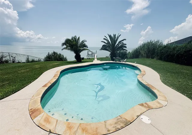 3rd image of 8720 Ocean Dr, Beach City, TX 77523 | MLS# 54820459
