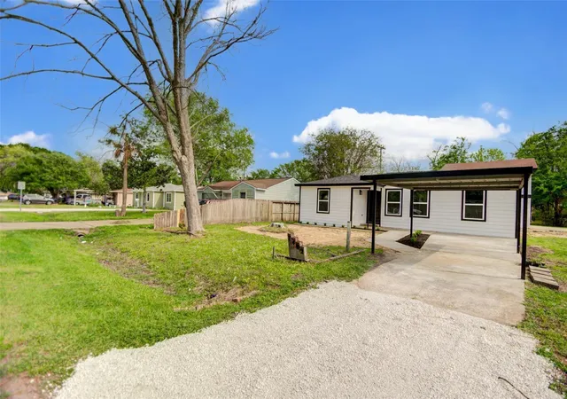 Photo 2 of Single family home for sale at 7402 Elbridge Ln, Deer Park, TX 77536 | MLS# 8585524 | Listing updated on 2026-08-23