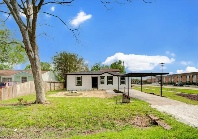 Photo 3 of Single family home for sale at 7402 Elbridge Ln, Deer Park, TX 77536 | MLS# 8585524 | Listing updated on 2026-08-23