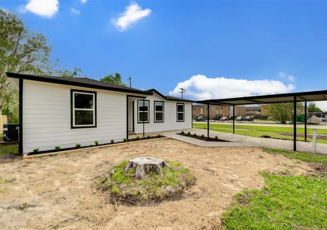 Photo 3 of Single family home for sale at 7402 Elbridge Ln, Deer Park, TX 77536 | MLS# 8585524 | Listing updated on 2026-08-23