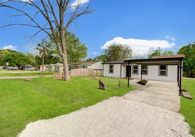 Photo 4 of Single family home for sale at 7402 Elbridge Ln, Deer Park, TX 77536 | MLS# 8585524 | Listing updated on 2026-08-23
