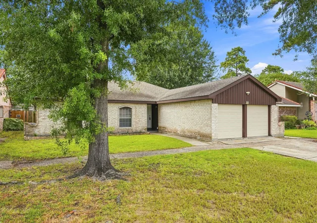 Photo 3 of Single family home for sale at 5531 Maplegate Dr, Spring, TX 77373 | MLS# 67270450 | Listing updated on 2026-10-20