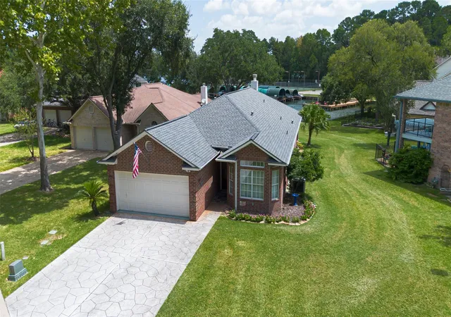Photo 3 of Sale Pending at 211 Lake Walden Cvs, Montgomery, TX 77356 | MLS# 77898544 | Listing updated on 2026-09-13