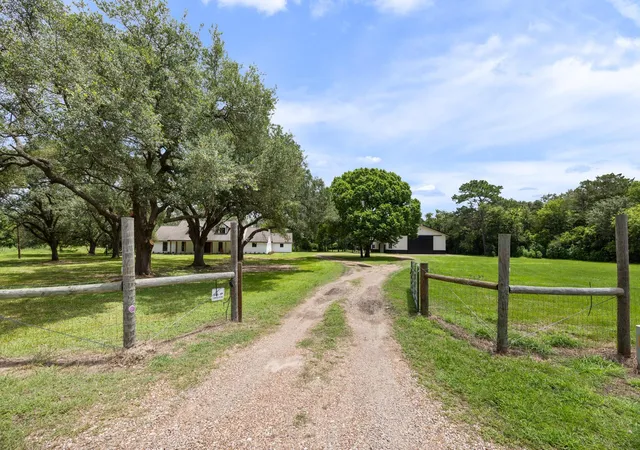 4th image of 10209 Oberrender Rd, Needville, TX 77461 | MLS# 15788431